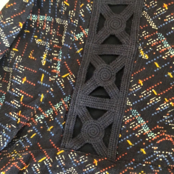 Flowy shirt with macrame detail - Picture 5 of 5